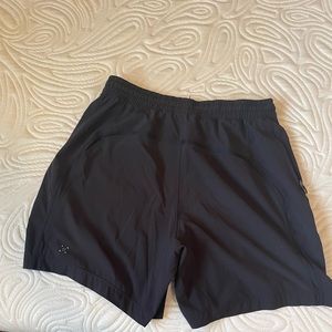 Lululemon 5” pace-breaker shorts size: M